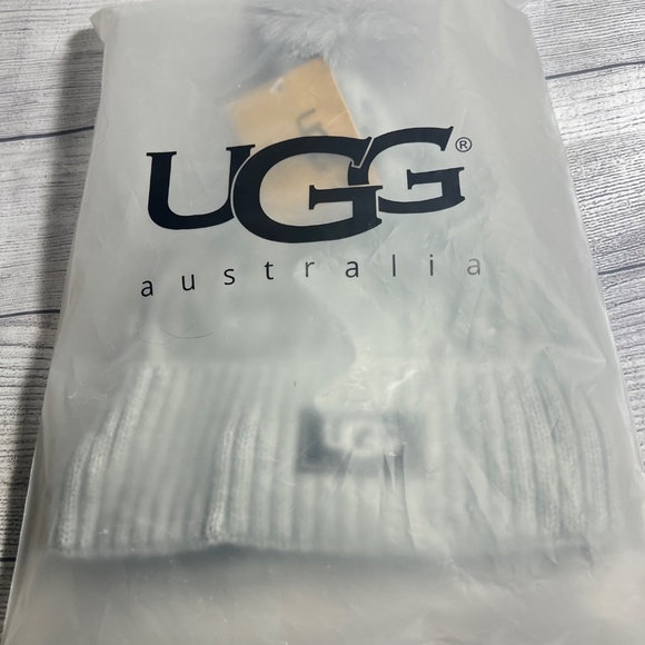 UGG Beanie - Picture 2 of 4